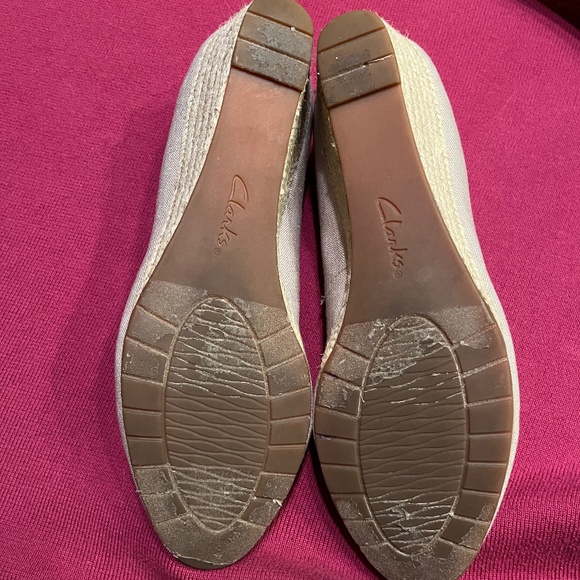 Clarks Cream and Gold Espadrilles Sz 8 - Picture 5 of 5